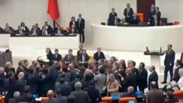 Депутати от управляващата Партия на справедливостта и развитието AK Party