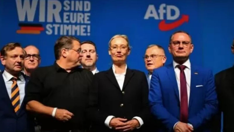 Politico: Обвиниха "Алтернатива за Германия", че събира шпионска информация в полза на Кремъл