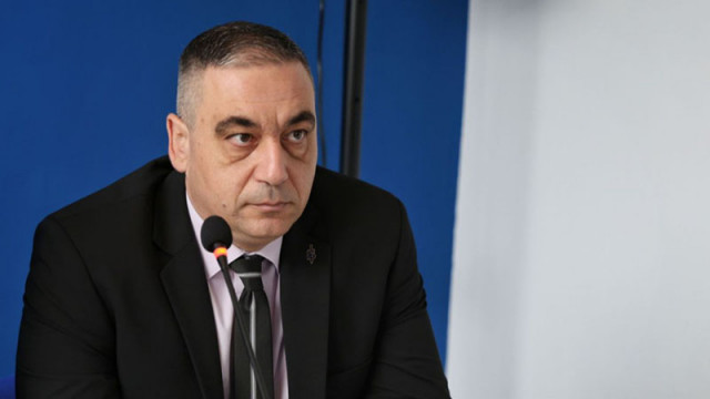     Заглавието е на Гласове Покрай оставката на кабинета Желязков