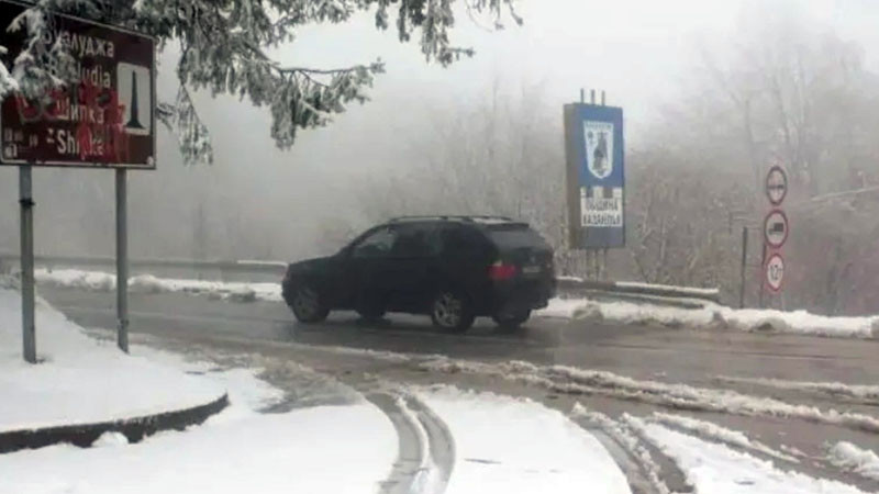Движението в проходите се извършва при зимни условия