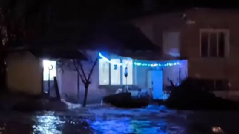 Пазарджишкото село Гелеменово е наводнено от скъсана дига, обявено е частично бедствено положение