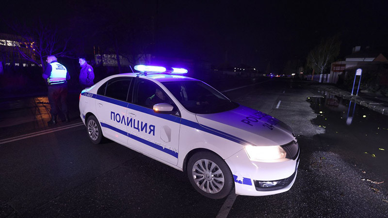 Верижна катастрофа с три коли и автобус във Враца