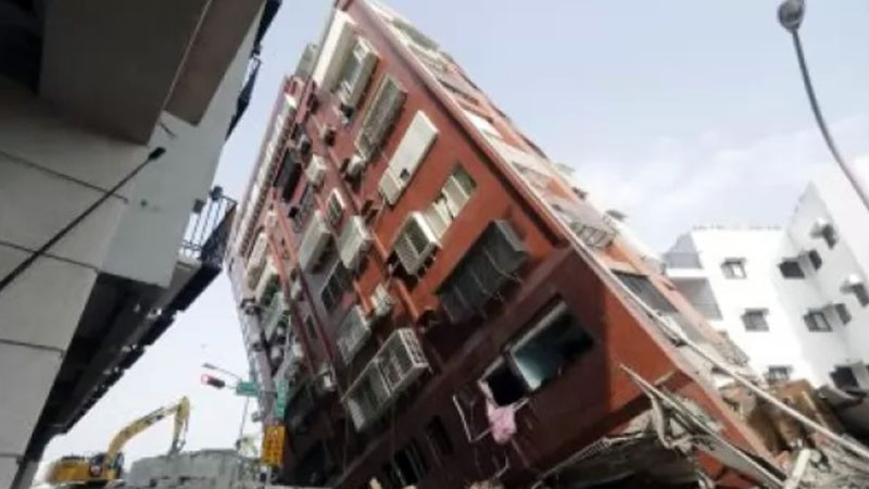 Мощно земетресение с магнитуд 7 разлюля Тайван: Падна таванът на летище Taoyuan