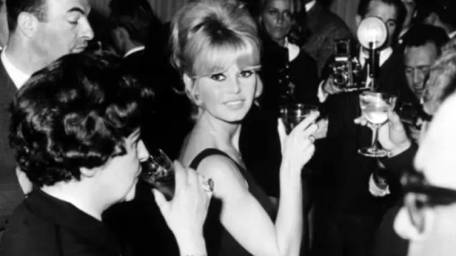 АЛЕКСАНДРИНА ПЕТРОВА През 1973 г светът научава сензацията – Бриджит