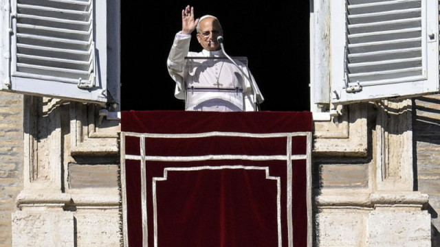 Папа Лъв XIV предаде три камиона с хуманитарна помощ на Украйна