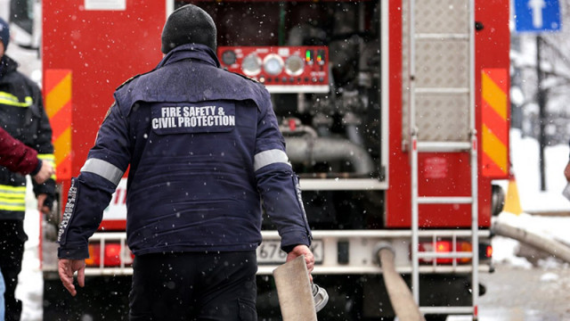 При пожар в помещение на партерен етаж на жилищна сграда в ж