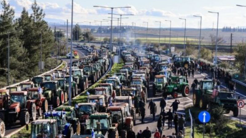 Заради блокада от гръцките фермери ще има затруднения при преминаването в Гърция