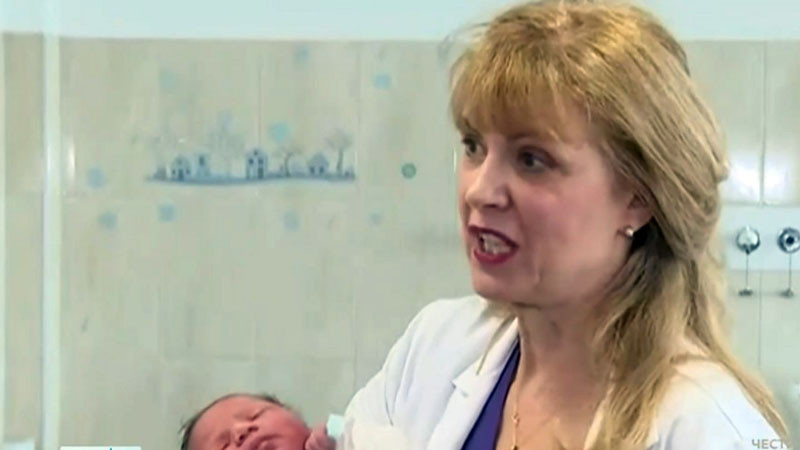 Половин час след полунощ се е родило първото бебе за новата година у нас