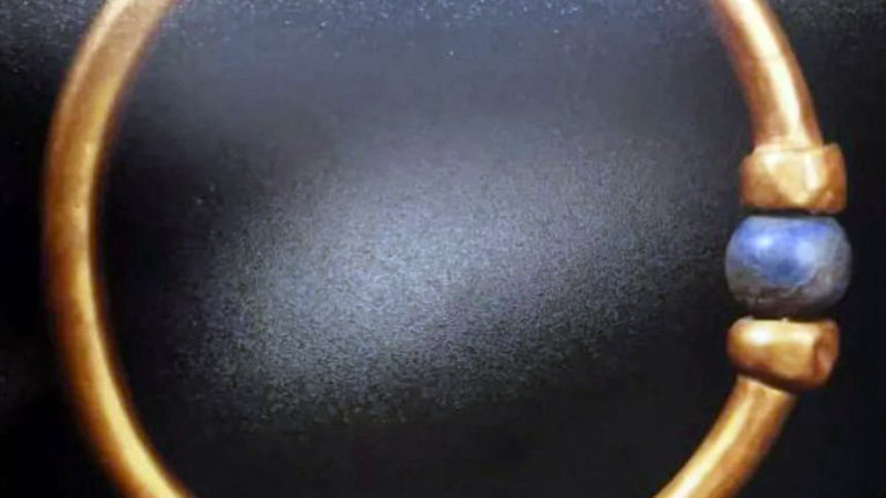 15 години затвор за служителката, откраднала 3000-годишната фараонска гривна от Египетския музей