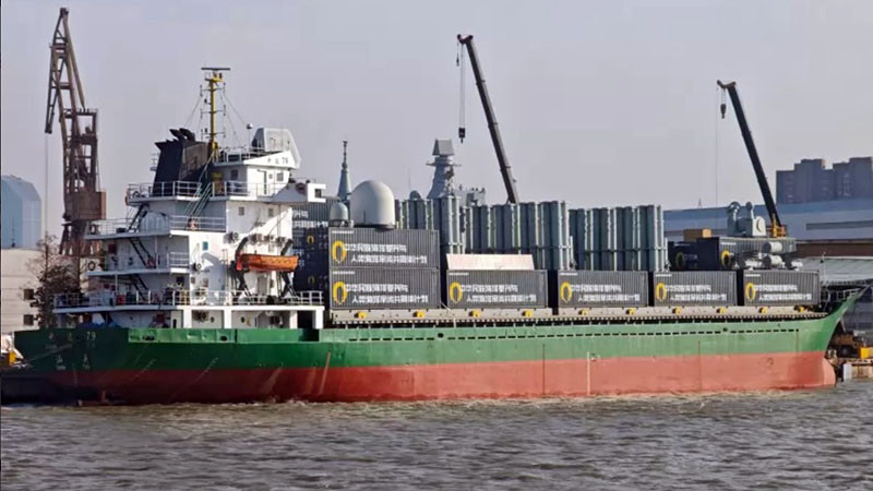 Китай превърна търговски контейнеровоз във въоръжен до зъби боен крайцер (СНИМКИ)