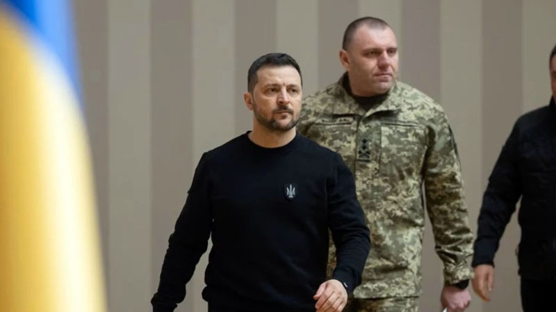 "Политико": В Кремъл ще отворят шампанско - Зеленски маха шефа на СБУ