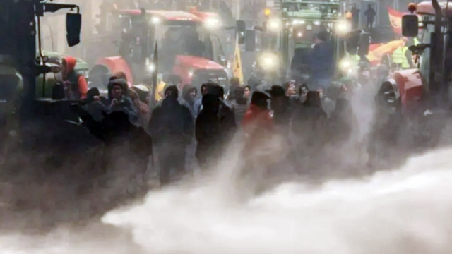 Гръцките земеделски производители които блокират магистралата между Атина и Солун