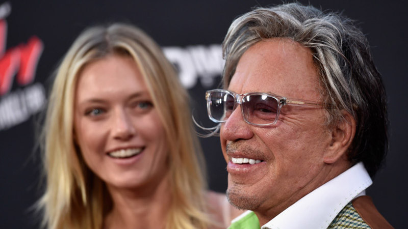 "По-скоро бих се гръмнал" - Мики Рурк отрече да има нужда от пари