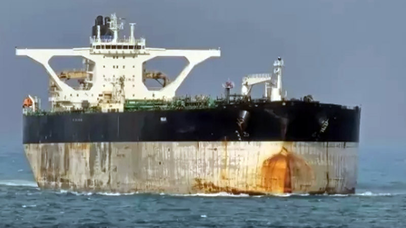 Русия изпрати подводница да ескортира петролен танкер, преследван от САЩ