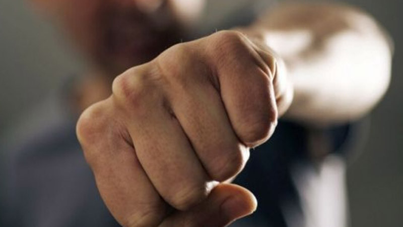 „Ще ти размажа черепа в стената и ще ти изтръгна гръкляна“: СГС наложи постоянен арест на насилник