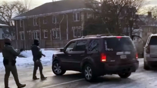 Американски имиграционни агенти застреляха шофьорка в Минеаполис на фона на