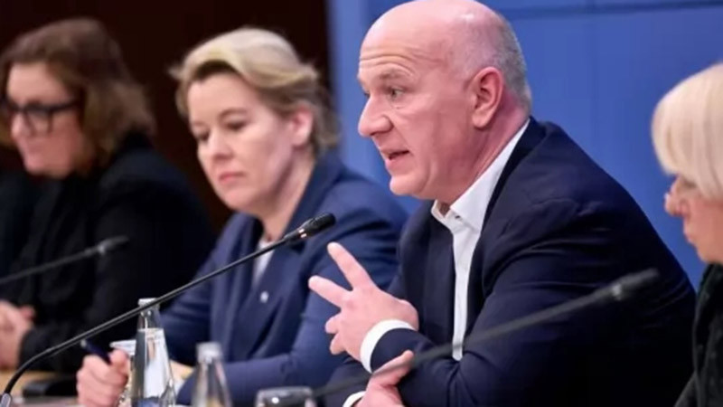 Кметът на Берлин се забърка в скандал, играл тенис по време на голямото спиране на тока