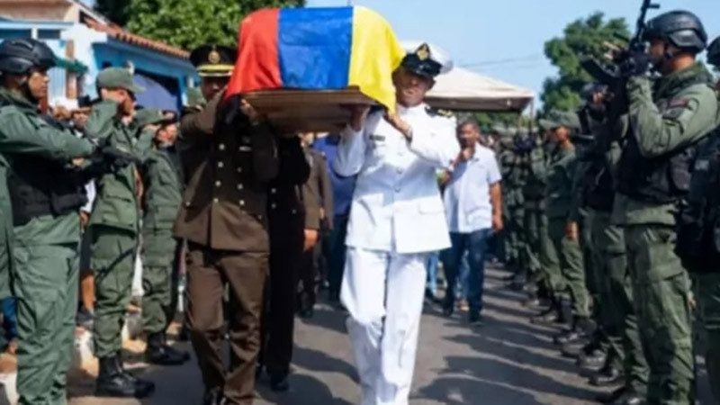 Венецуелската армия погреба войниците си, убити при US операцията за залавянето на Мадуро