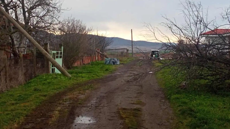 Торнадо премина през Меден Кладенец, има разрушения