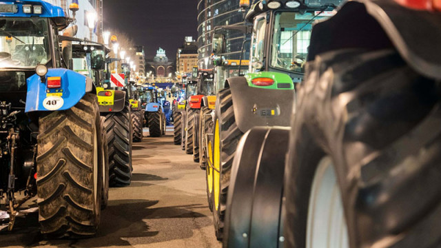 Белгийски земеделци блокираха от рано днес магистрали пътни възли и райони