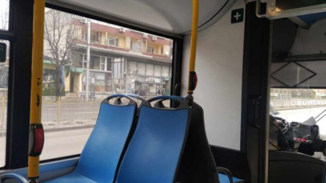 Градският транспорт във Варна се движи по разписание и без