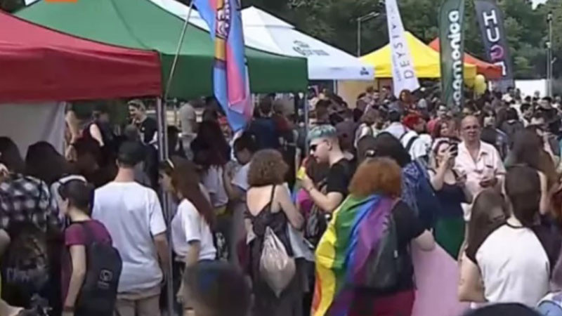 Пак се почва: "Алфа Рисърч" измерили, че половината у нас заявяват толерантност към ЛГБТИ общността