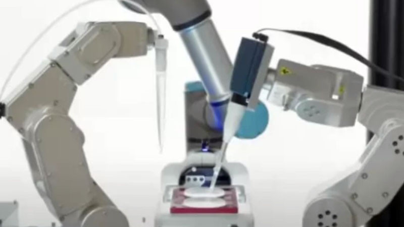 19 бебета се родиха от ембриони, създадени от AI робот