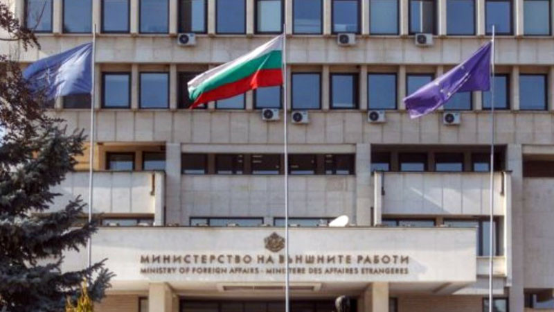 Заради протестите, МВнР апелира българите в Иран незабавно да напуснат страната