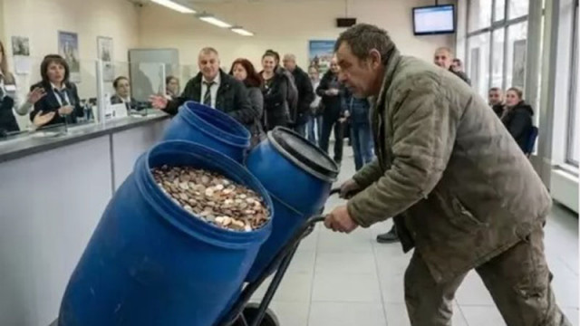 Огромни количества монети носени от граждани за обмяна на левове