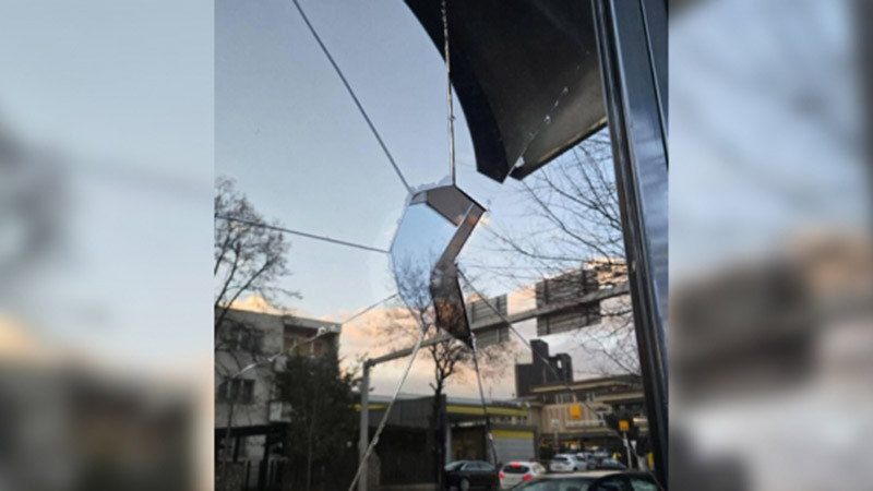 Прокуратурата в Скопие образува производство срещу мъжа, счупил стъклото на българското посолство