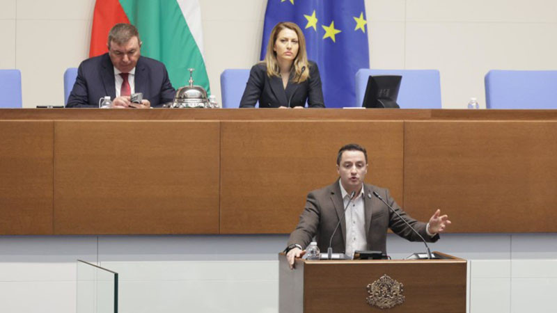 Депутатите дадоха само две допълнителни точки в дневния ред на парламента