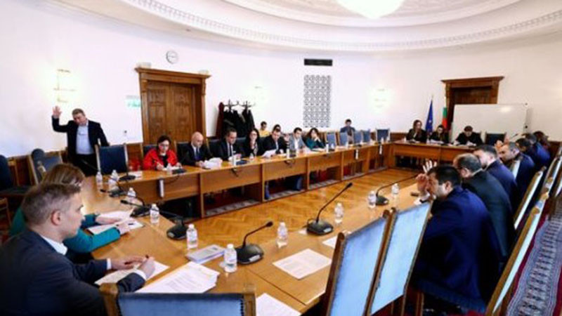 Правната комисия се събра на извънредно заседание в 14,30 ч. за промените в изборния закон