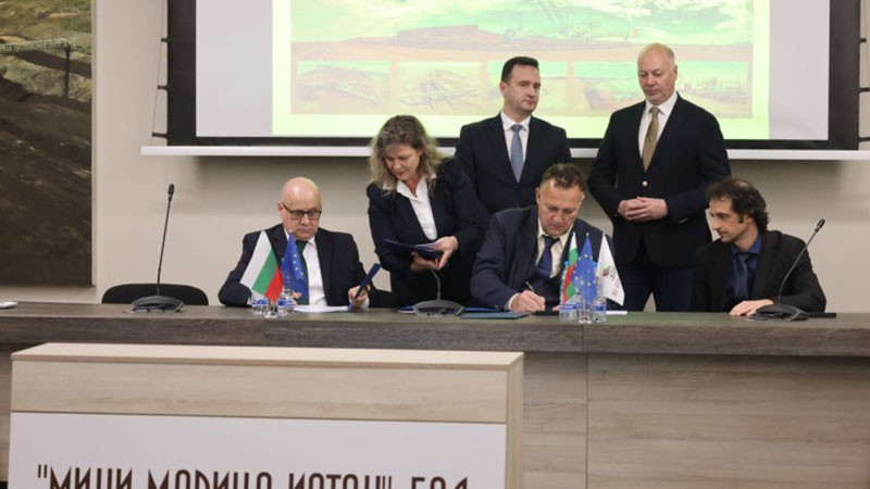 Желязков инспектира сондаж на "Мини Марица-изток" за проучване на редкоземни метали