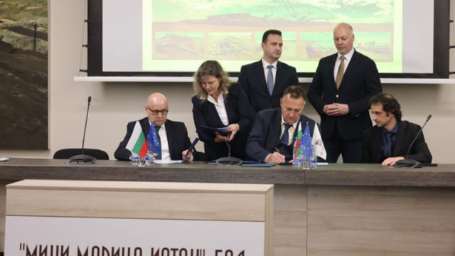 Премиерът в оставка Росен Желязков инспектира извършването на проучвателен сондаж