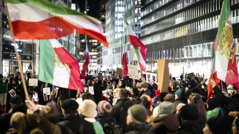 Иран: САЩ и Израел плащат на участници в безредиците по 3500 долара за всеки убит протестиращ