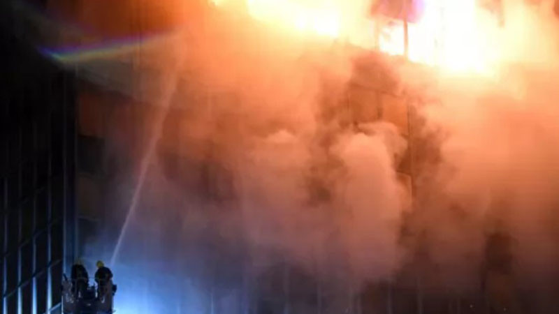 Мощна експлозия предизвика пожар в Утрехт, има ранени