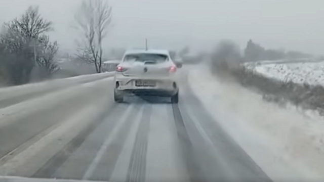 Движението по пътните участъци в районите на Аладжа манастир село
