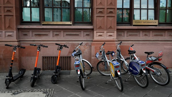 Варненските полицаи заловиха крадец на велосипеди и електрическа тротинетка