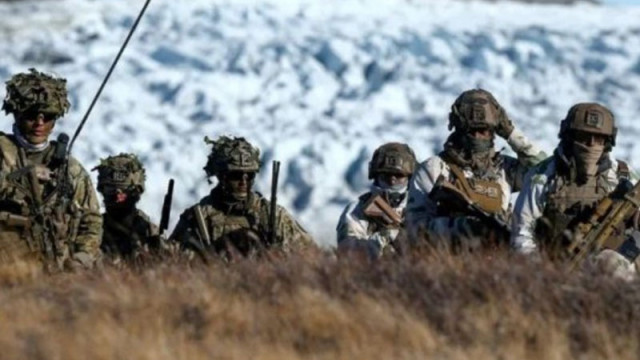 Словенското правителство днес одобри изпращането на двама офицери от Словенските