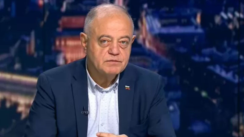 Атанасов:Ако Радев излезе на изборите, има риск да разцепи антикорупционния консенсус по руска линия