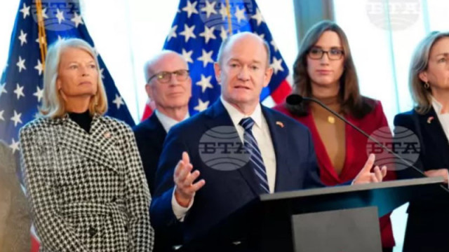 Двупартийната делегация американски конгресмени  пристигнала вчера в Копенхаген се опитва