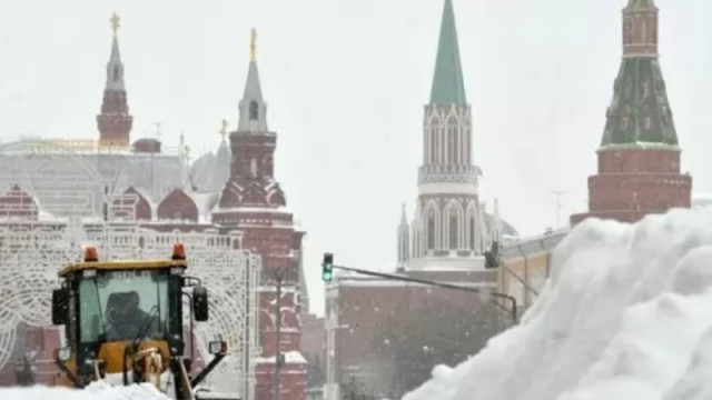Сняг покри Русия като страната преживява рекорден снеговалеж Според руската