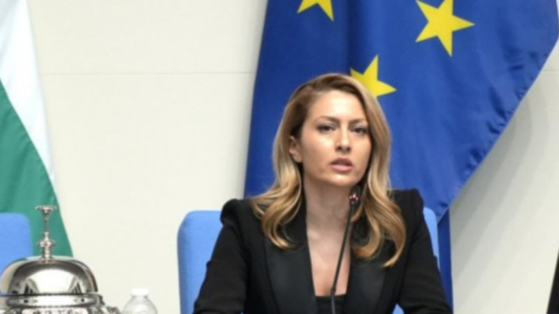 Рая Назарян: Ако съм служебен премиер и водач на листа от ГЕРБ, какво ще е доверието на обществото?