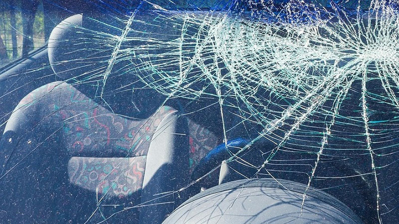 Автомобил излетя от пътя край Карлово, 63-годишна жена загина