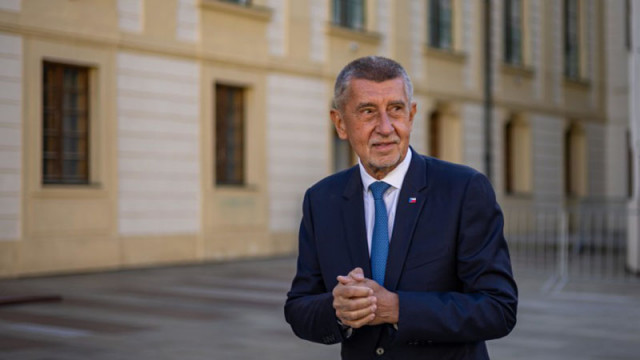 Чехия няма да продава или дарява на Украйна леки бойни