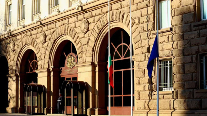 Какви са хипотезите, ако президентът на Р България подаде оставка