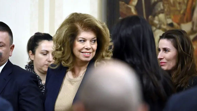 Положението е Дядо Йоцо гледа Иде ли Една българка По жицата