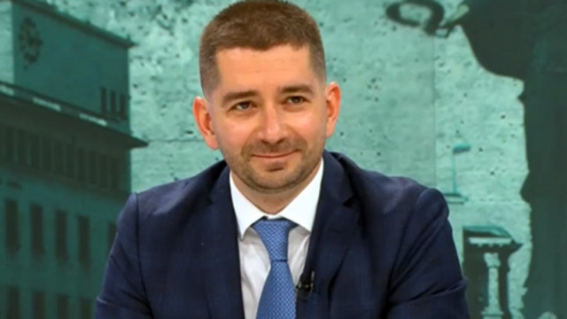 Политологът Слави Василев обяви че става част от политическия проект