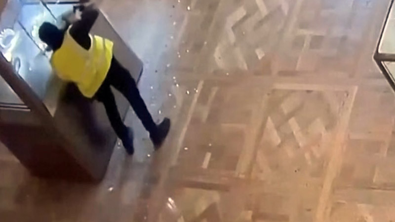 Показаха за първи път кадри от зрелищния обир в Лувъра, заснети от камерите в музея (видео)