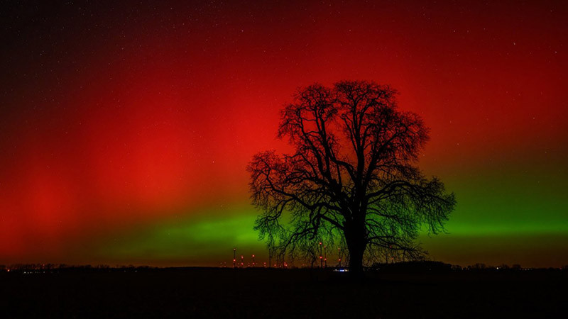 Плярното сияние от тази нощ, породено от силното изригване на Слънцето